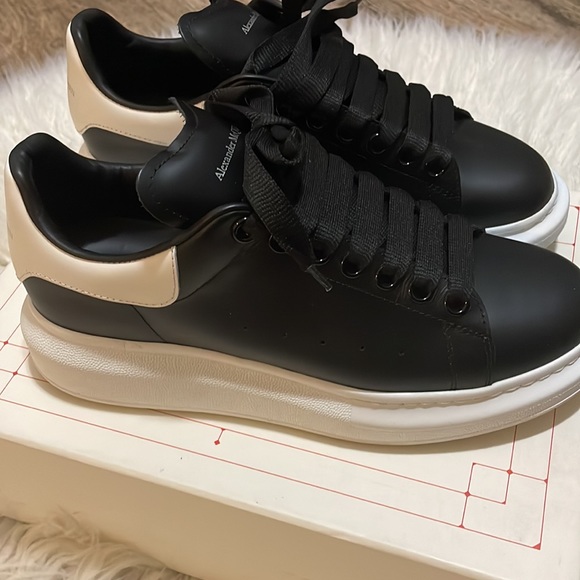 Alexander McQueen Shoes - Alexander McQueen sneakers